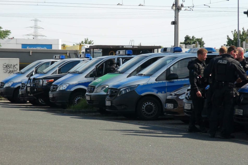 Die Polizei nahm den Hinweis der Zeugin ernst und startete eine große Suchaktion.