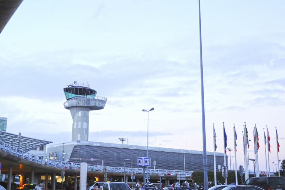 Auch am Flughafen Bordeaux mussten die Passagiere ausharren.