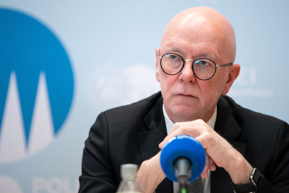 Köln Polizeipräsident Uwe Jacob zeigte sich bei der Pressekonferenz zu dem Fall erschüttert.