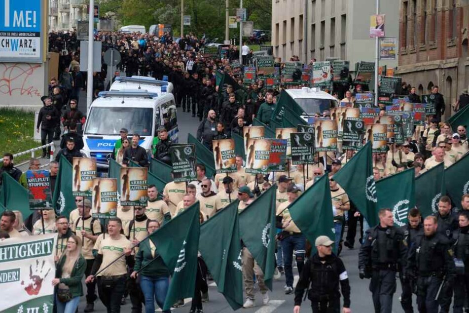 Am 1. Mai zogen Partei-Mitglieder durch die sächsische Stadt Plauen.