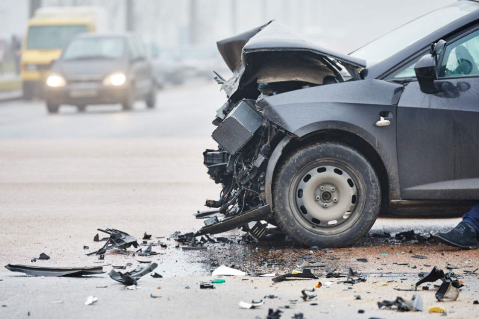 Ein 31-jähriger Mann überschlug sich mit seinem Wagen. (Symbolbild)