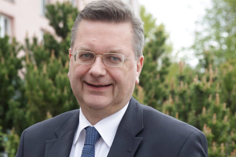 Der DFB um Präsident Reinhard Grindel hat am Freitag die Bewerbung für die EM 2024 bestätigt.