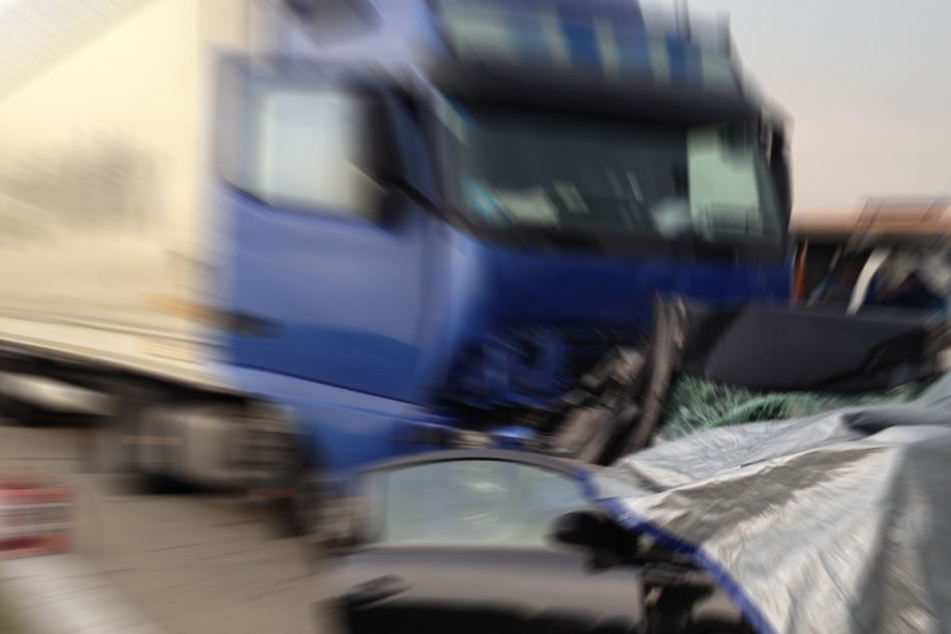 Der junge Mann wurde schwer verletzt. (Symbolbild)