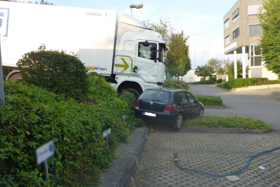 Das tonnenschwere Fahrzeug setzte sich selbst in Bewegung.