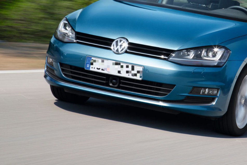 Erst wollte er einer 30-Jährigen ihr Auto klauen, dann ging er einen weiteren Autofahrer an - jetzt kommen einige Strafanzeigen auf einen 32-Jährigen zu. (Symbolbild)