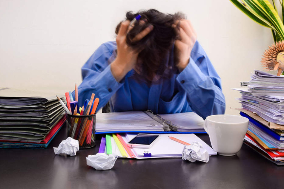 Viele Arbeitnehmer erleiden einen Burn-out. (Symbolbild)