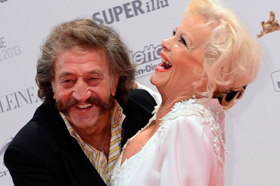 Hier läuft noch was: Dorit Gäbler (74) turtelt und lacht mit ihrem Ehemann Karl-Heinz Bellmann (70).