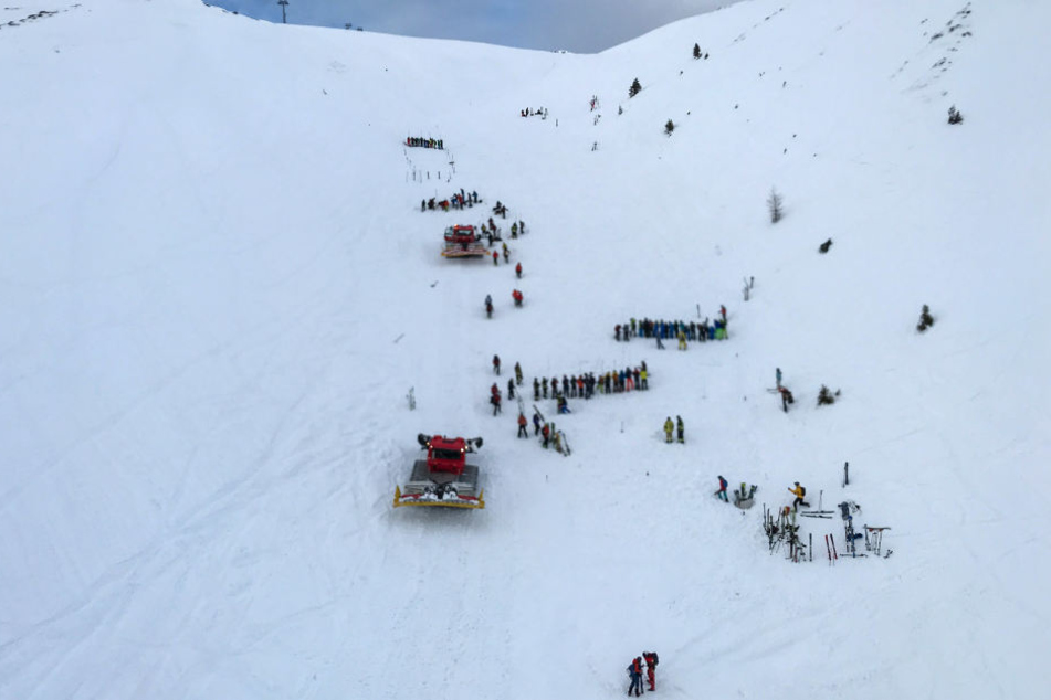 In den bayrischen Alpen sind am Sonntag drei Lawinen abgegangen. (Symbolbild).