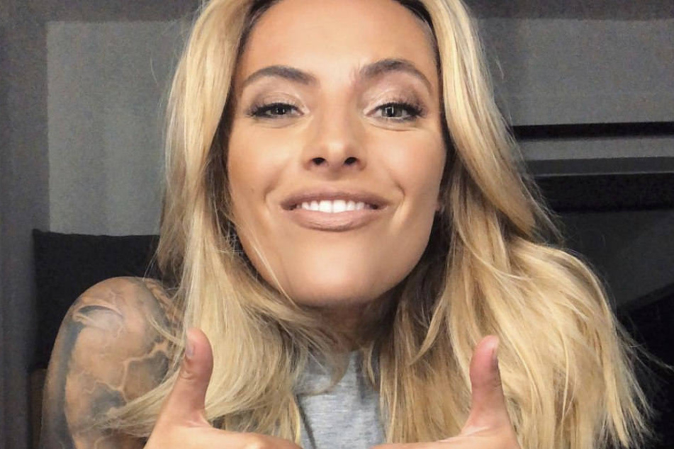 Sophia Thomalla ist sauer über das Echo-Aus und gibt zwei sarkastische "Daumen hoch".