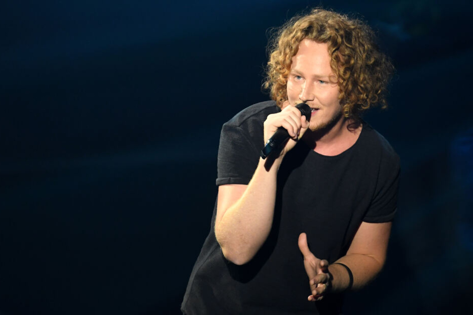 Der Sänger Michael Schulte beim Vorentscheid für den Eurovision Song Contest "Unser Lied für Israel" auf der Bühne.