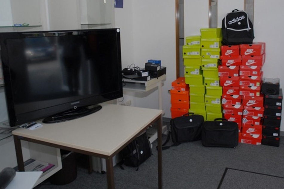 Schuhe, Fernseher, Laptops und zahlreiche andere Sachen von Wert wurden geklaut.