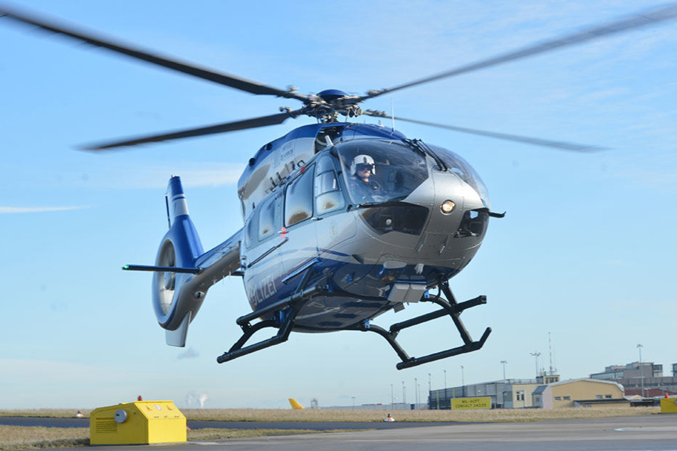 Zeitweise war ein Hubschrauber im Einsatz.