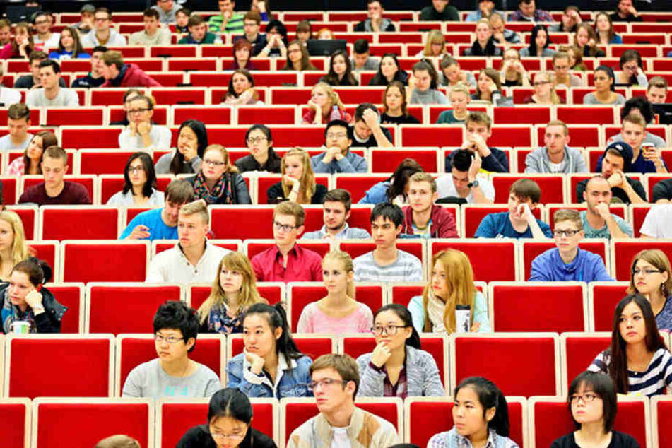 In diesem Hörsaal der Leipziger Uni werden im Oktober auch Schüler sitzen - zum Probestudium.