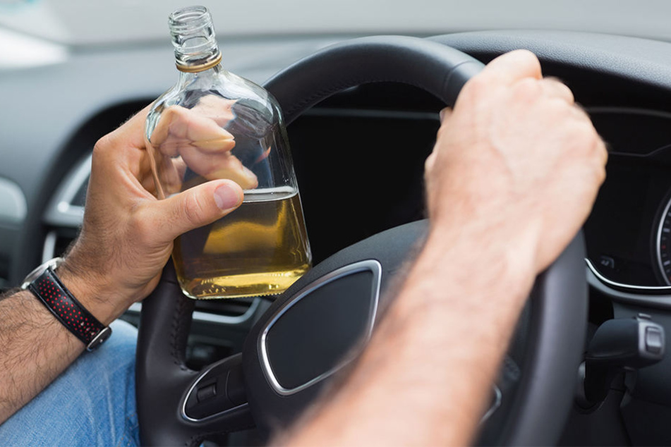 Betrunken stieg der Mann ins Auto. (Symbolbild)