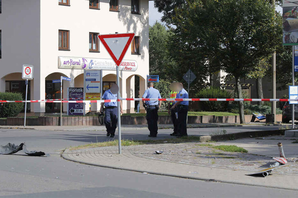 Polizeibeamte und Sachverständige der Dekra rekonstruierten den Unfall am Sonntagnachmittag.