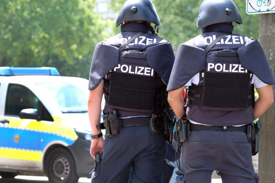 Die Polizei stelle ein Plakat sicher. (Symbolbild)