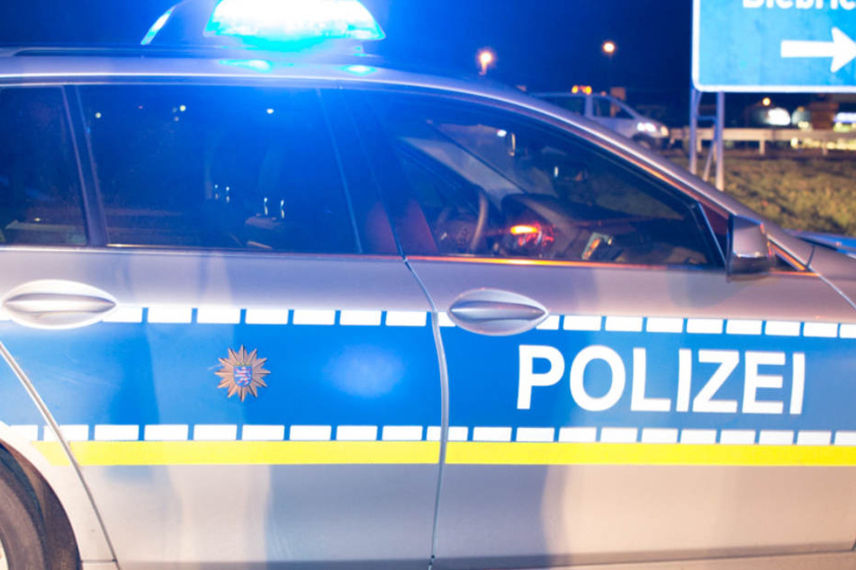 Mehreren Aufforderungen, endlich anzuhalten, kam der Flüchtige nicht nach. Aus dem Wagen ausgestiegen, rannte er zu Fuß weiter. (Symbolbild)