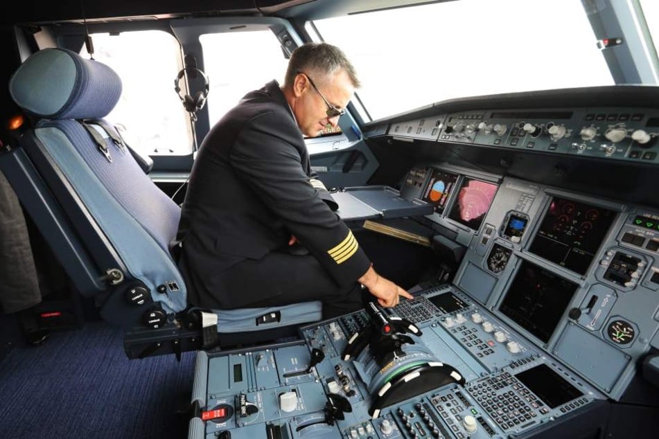 Sein Mega-Gehalt ließ sich der Pilot auf ein ausländisches Konto überweisen. In Deutschland bezog er zusätzlich Hartz IV.
