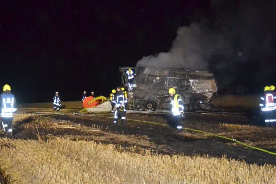 Ein großes Stück Feld brannte bei dem Feuer nieder.