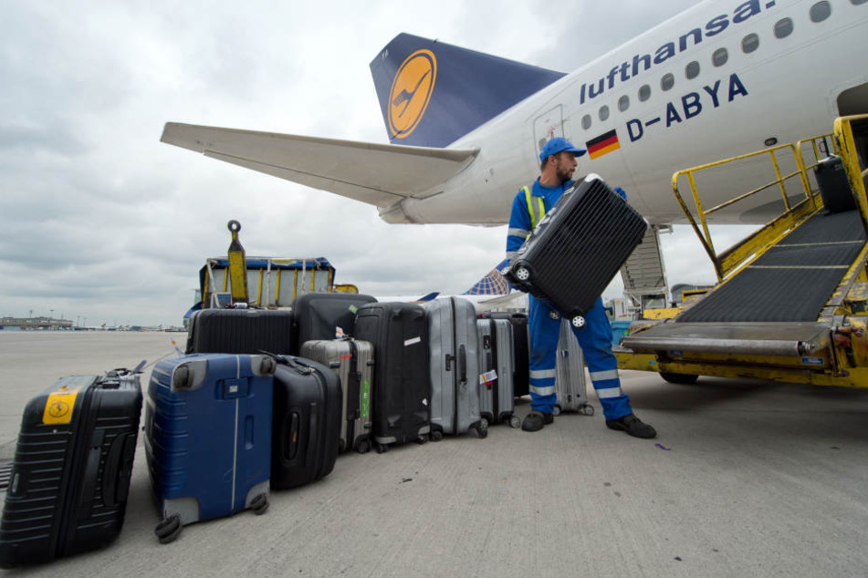 Die Bodenabfertiger des Frankfurter Flughafens kämpfen um ihre Jobs.