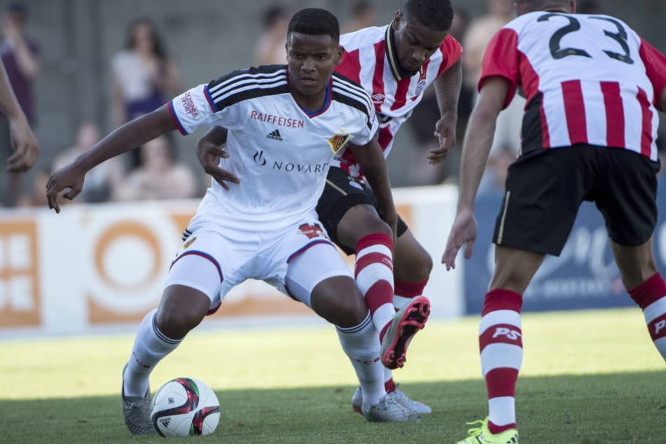Manuel Akanji (22, l.) ist ebenfalls eine interessante Personalie. Doch selbst Borussia Dortmund stieg bei der hohen Ablöseforderung des FC Basel aus.