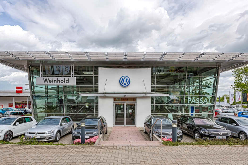 Das Autohaus Weinhold befindet sich auf der Erzbergerstr. 1a in Chemnitz.