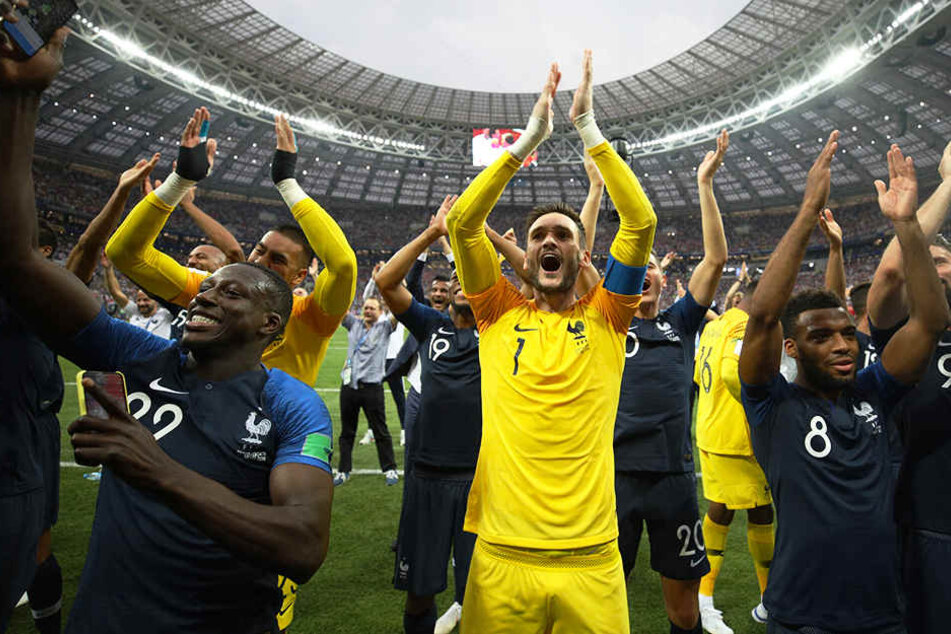 Hugo Lloris (Mitte) wurde betrunken am Steuer aufgegriffen.
