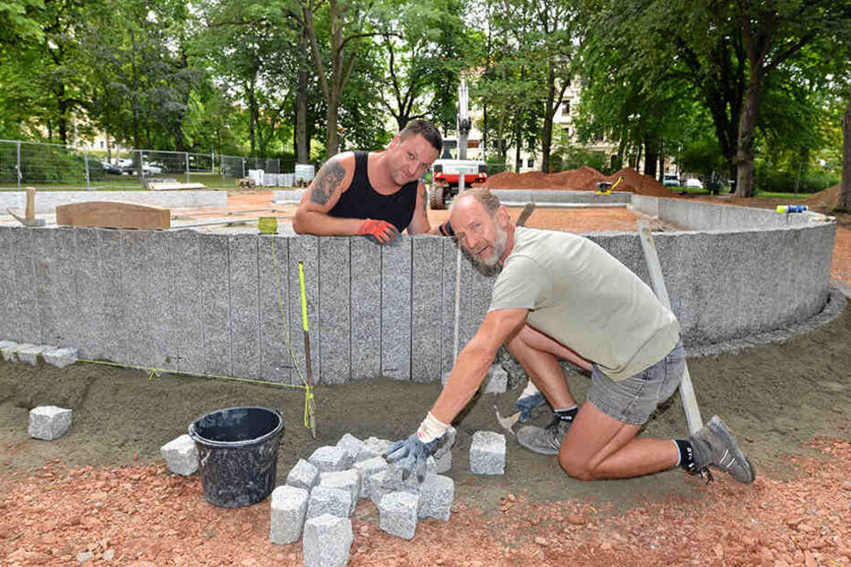 Die Grünanlage Rosenplatz wird von David Lohr (33) und Holger Böttrich (57) neu gestaltet. Auch hier sind sechs Bäume in schlechtem Zustand.