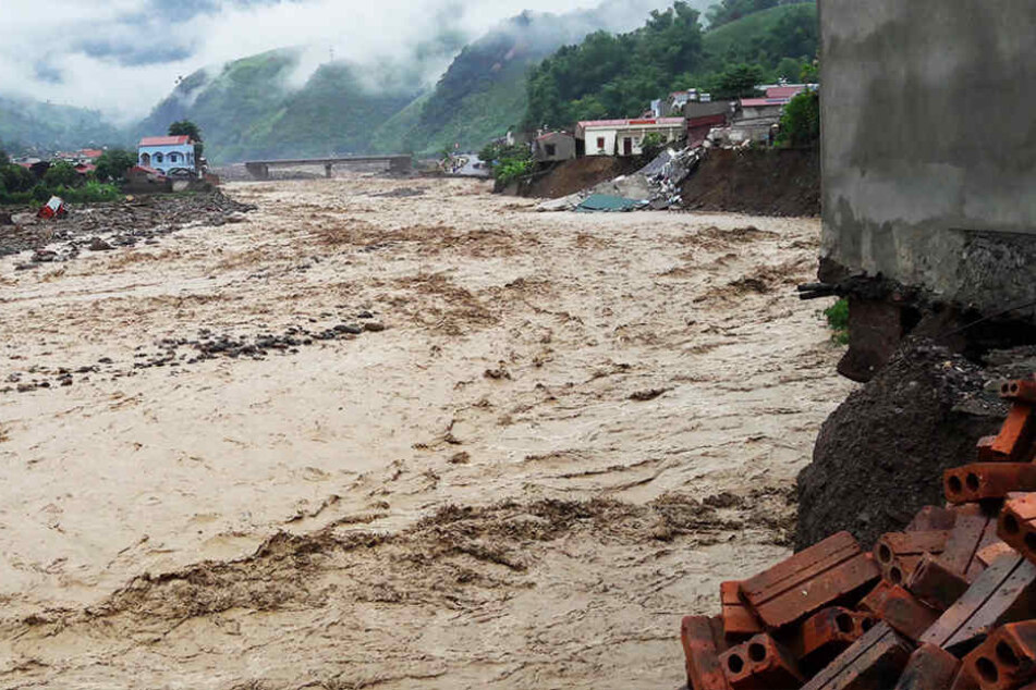 Bei Überschwemmungen in Vietnam kamen schon mindestens 26 Menschen ums Leben.