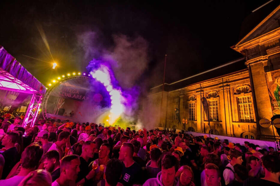 Rund 400.000 Besucher werden zum diesjährigen Schlossgrabenfest in Darmstadt erwartet.