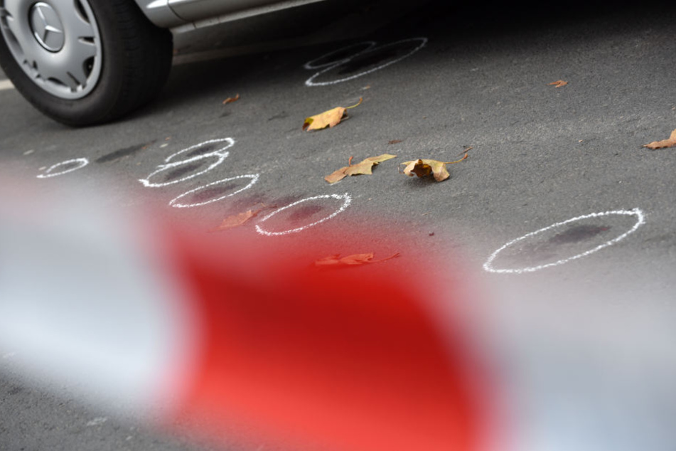 Der Mann schoss mehrfach auf den Polizisten und verletzte diesen schwer. (Symbolbild)