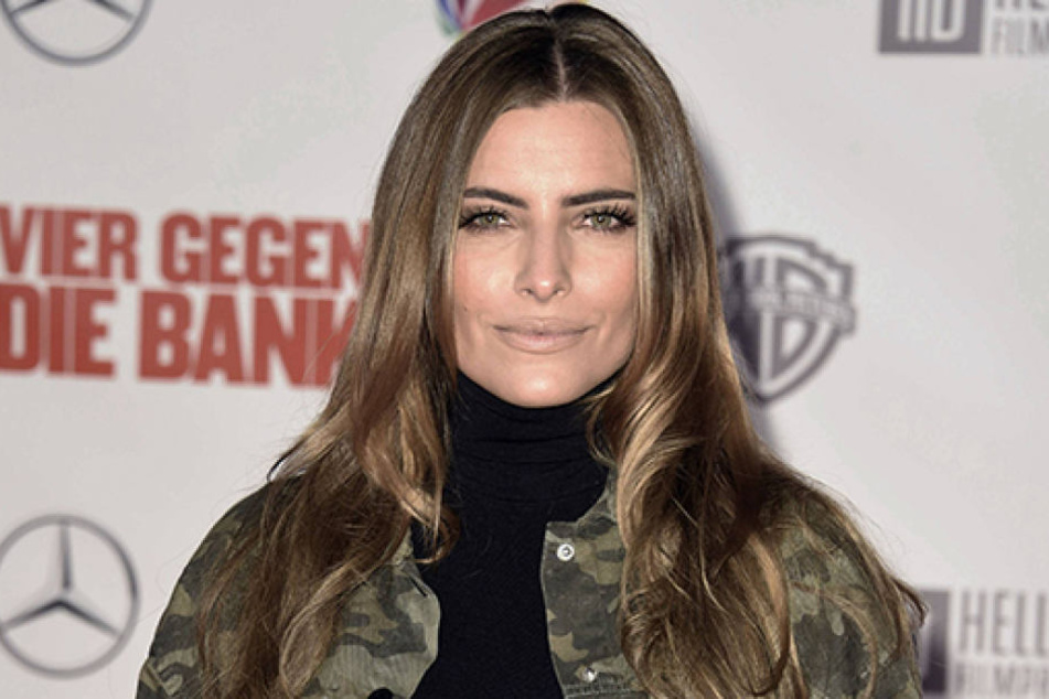 Sophia Thomalla (27) verteilt neuerdings Knutscher an sich selbst.