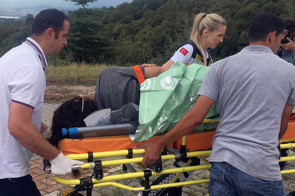 40 Menschen seien gerettet worden, nachdem der Fischkutter, auf dem die Flüchtlinge unterwegs waren, sank.