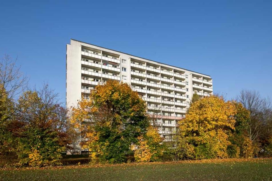 Tatort Plattenbau: An der Remscheider Straße sollen die Angeklagten zwei Frauen vermöbelt haben.