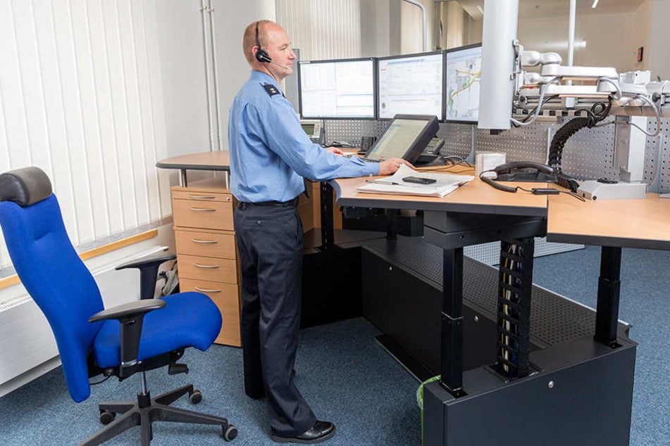 Das Führungs-und Lagezentrum der Polizei in Dresden ist neu. Woanders hapert es aber bei der technischen Ausstattung.