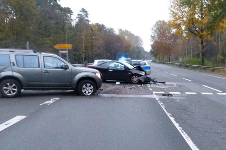 Ein Renault und ein Nissan sind auf der Osnabrücker Straße in Rahden kollidiert.