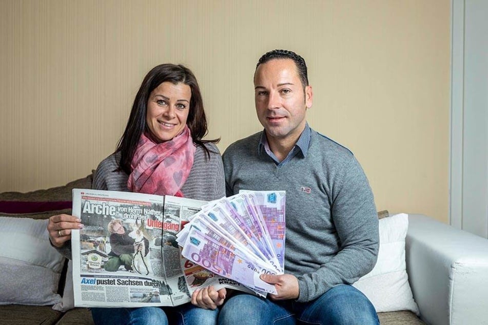 Romy (36) und Sebastian Mosch (39) aus Dresden lasen den MOPO-Artikel und machen jetzt 5000
Euro locker.
