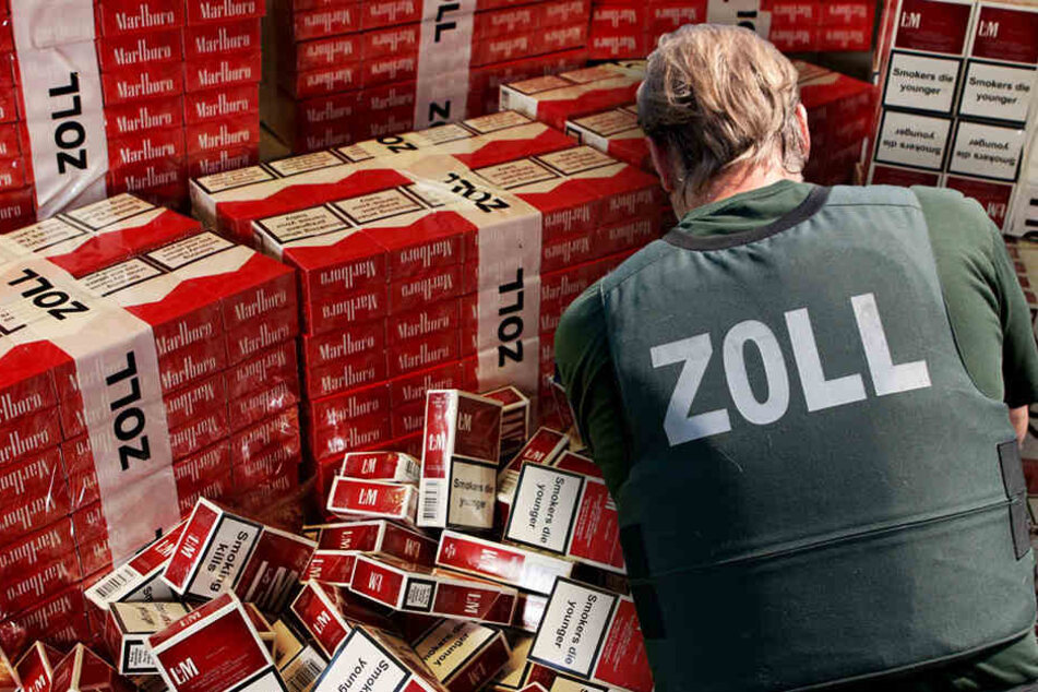 130.000 unversteuerte Zigaretten fanden die Beamten in einem Auto in Friedrichsfelde. (Symbolbild)