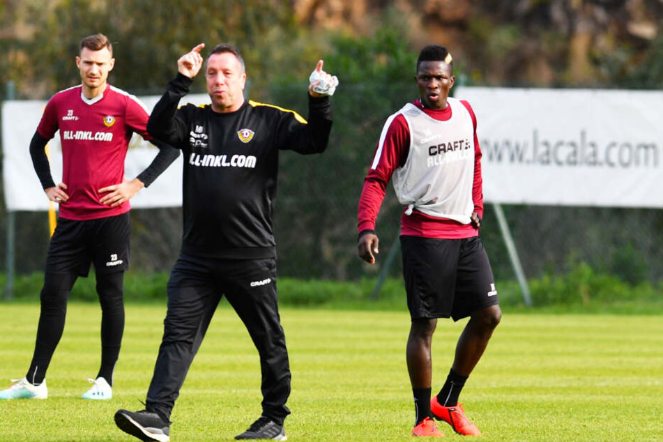Moussa Koné (r.) steht bei Dynamo Dresden vor dem Absprung. Er verhandelt bereits mit einem anderen Verein, wahrscheinlich Olympique Nimes.