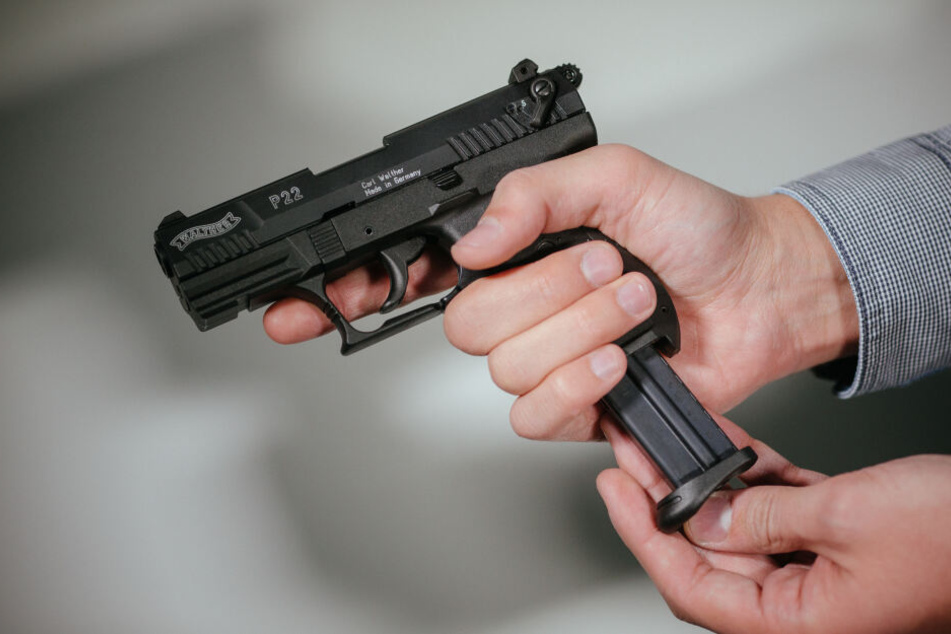 Laut Behörden hat der Priester einen lukrativen Handel mit Waffen und Sprengstoffen betrieben. (Symbolbild)