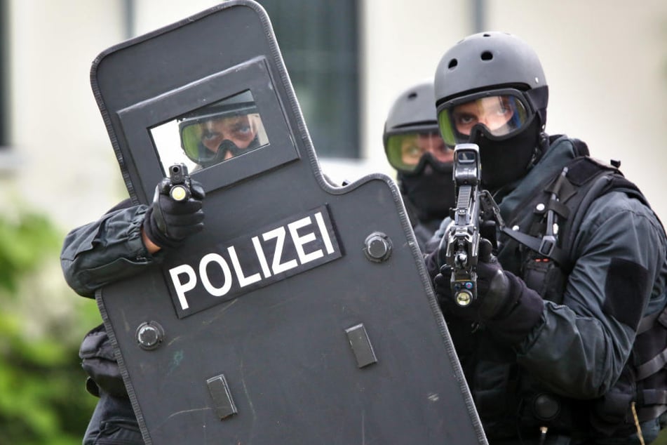 Ein Spezialeinsatzkommando der Polizei nahm den Mann fest (Symbolbild).
