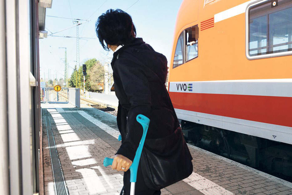 Andrea S. (53) ist erleichtert: Der Lokführer bedauert, dass er weitergefahren ist. Warum er das tat, konnte die Bahn nicht sagen.