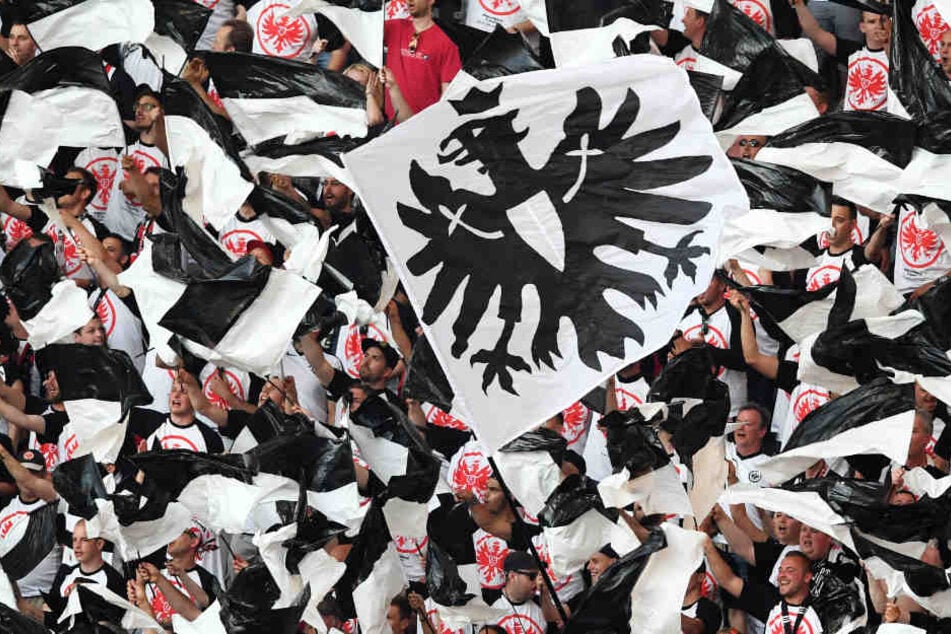 Mehr als 8000 Fans werden Eintracht Frankfurt im Stadion gegen Lazio Rom unterstützen (Symbolbild).
