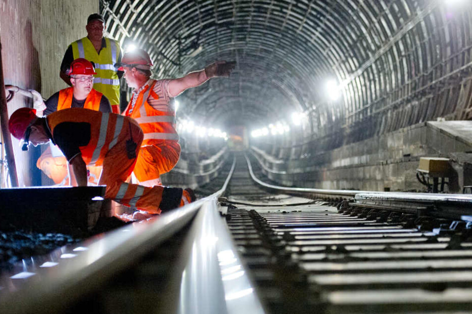 Durch die Frankfurter Innenstadt fährt bis in die Nacht zum Montag keine S-Bahn.