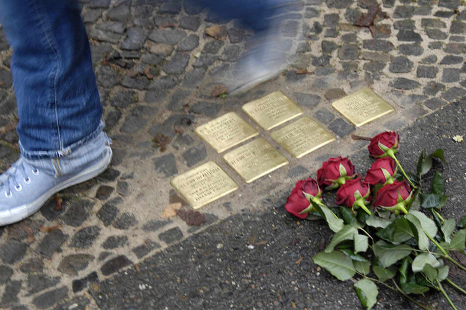 Die Stolpersteine erinnern in der ganzen Stadt an die Opfer des Nationalsozialismus'.