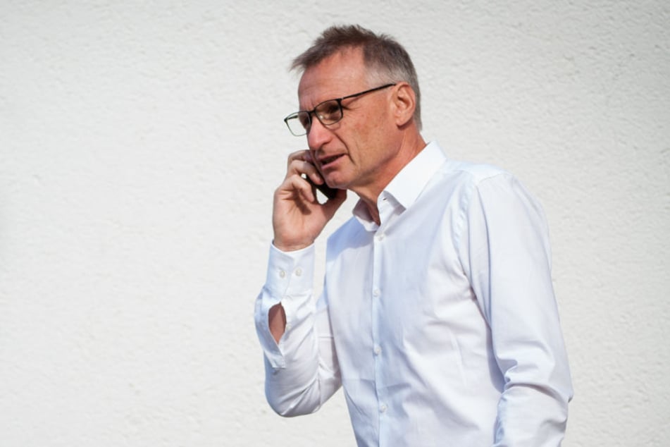 Ein Tag vor der Entlassung Korkuts, sprach er seinem Ex-Coach noch eine Jobgarantie aus: VfB-Sportvorstand Michael Reschke.