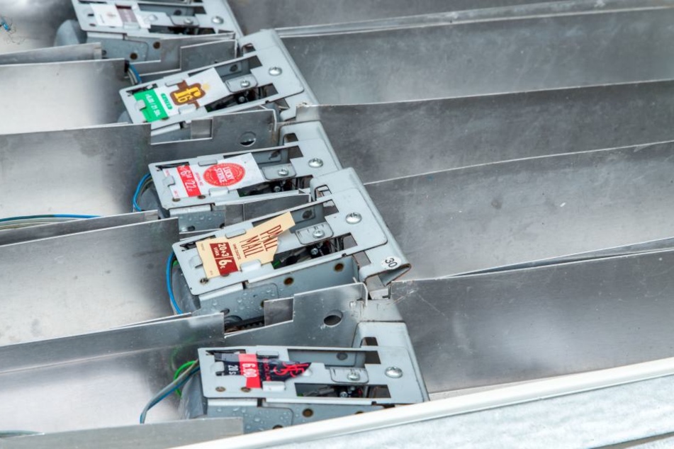 Die Täter klauten Zigaretten und Bargeld aus dem Automat.