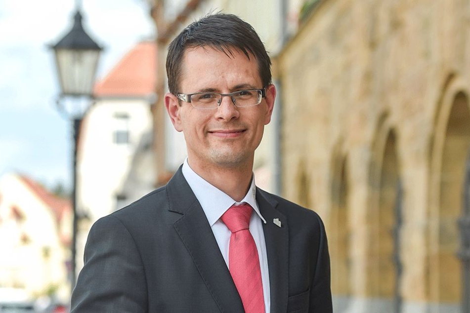 Werdaus Oberbürgermeister Stefan Czarnecki (36, CDU) ist stolz auf die geleistete Hochwasserschutzarbeit in seiner Stadt. 20 Millionen Euro wurden verbaut.