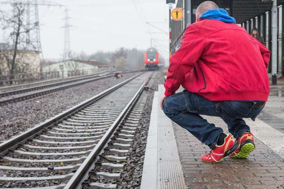 Der Dresdner René J. (41) wurde im März vor eine S-Bahn gestoßen.