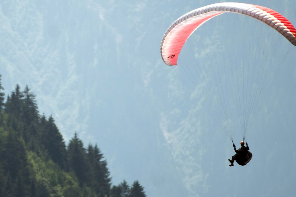 Beim Landeanflug klappte der Schirm zusammen, der Mann stürzte ab. (Symbolbild)